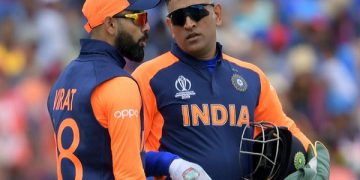 India's captain Virat Kohli ((L) speaks with teammate and wicketkeeper Mahendra Singh Dhoni during the 2019 Cricket World Cup group stage match between England and India at Edgbaston in Birmingham, central England, on June 30, 2019. (Photo by Dibyangshu Sarkar / AFP) / RESTRICTED TO EDITORIAL USE        (Photo credit should read DIBYANGSHU SARKAR/AFP/Getty Images)