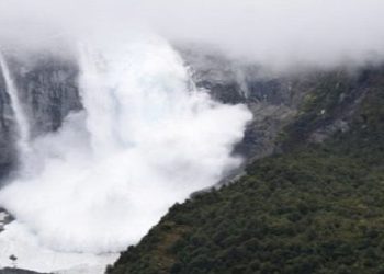 Chile's famous 'Hanging Glacier' collapsed in front of the eyes, know the reason