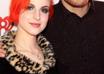 are-hayley-williams-taylor-york-of-paramore-dating-here-are-details
