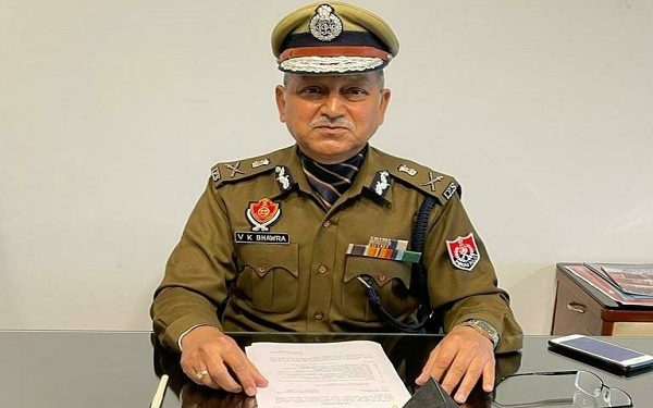 ਮੂਸੇਵਾਲਾ ਕਤਲ 'ਚ Intelligence input ਮਿਲਣ 'ਤੇ ਨਹੀਂ ਕੀਤੀ DGP Vk Bhawra ਨੇ ਕਾਰਵਾਈ , ਛੁੱਟੀ ਤੋਂ ਪਰਤ ਰਹੇ DGP ਭਵਰਾ ਨੂੰ ਨੋਟਿਸ ਜਾਰੀ