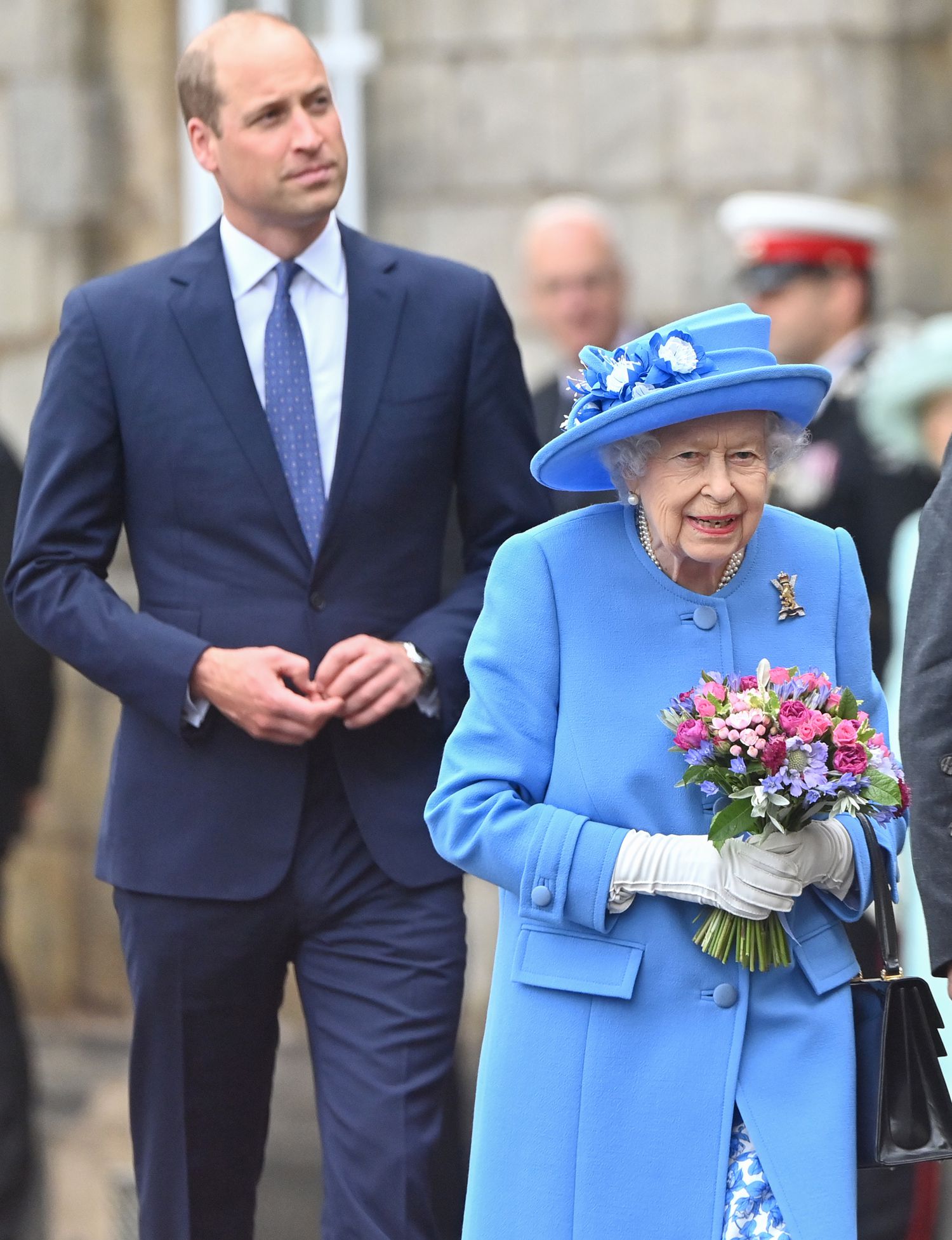 Anne, the late queen's only daughter, visited two military bases to thank  military - Pro Punjab Tv