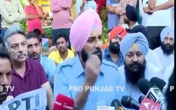 VIDEO: ਜੈਨੀ ਜੌਹਲ ਦਾ ਗੀਤ ਹਟਾਏ ਜਾਣ ਤੋਂ ਬਿਕਰਮ ਮਜੀਠੀਆ ਨੇ ਕਿਹਾ ''ਅਸੀਂ ਜੈਨੀ ਜੌਹਲ ਦਾ ਗੀਤ ਉੱਚੀ ਉੱਚੀ ਡੈੱਕਾਂ 'ਤੇ ਲਾ ਕੇ CM ਮਾਨ ਦੇ ਘਰ ਤੱਕ ਵਾਕ ਕਰਾਂਗੇ''