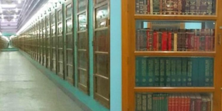 This library has more than 9 lakh books.