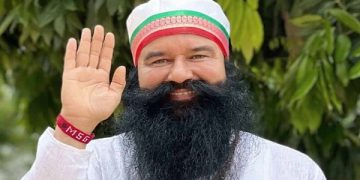 Ram Rahim: ਪੈਰੋਲ 'ਤੇ ਆਇਆ ਰਾਮ ਰਹੀਮ ਕਿਵੇਂ ਕਰ ਸਕਦਾ ਗਾਣਾ ਰਿਲੀਜ਼ ਤੇ ਸਤਿਸੰਗ ? ਸਵਾਲ 'ਤੇ ਘਿਰੇ ਭਾਜਪਾ ਮੰਤਰੀ ਨੂੰ ਜਾਣਾ ਪੈ ਸਕਦਾ ਜੇਲ੍ਹ ?