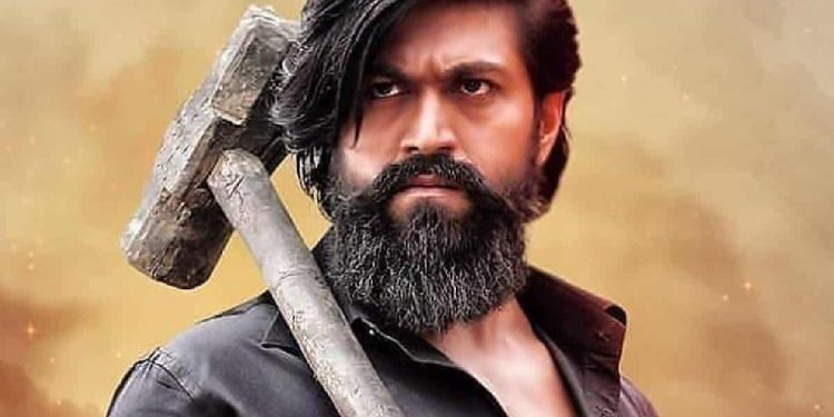 KGF ਫ਼ਿਲਮ ਨਾਲ ਮਸ਼ਹੂਰ ਹੋਏ yash ਅੱਜ ਦੇ ਸਮੇਂ ਵਿੱਚ ਪੈਨ ਇੰਡੀਆ ਸਟਾਰ ਬਣ ਗਏ ਹਨ। yash ਨੂੰ ਉਹਨਾਂ ਦੇ ਪ੍ਰਸ਼ੰਸਕ ਰੌਕੀ ਬਾਈ ਦੇ ਨਾਮ ਨਾਲ ਪੁਕਾਰਦੇ ਹਨ।