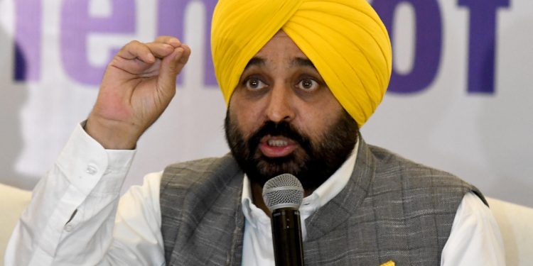 Punjab CM Bhagwant Mann addressing to media persons after signing a knowledge-sharing agreement with the Delhi Government  during a joint press conference, in New Delhi on Tuesday. Tribune photo: Manas Ranjan Bhui