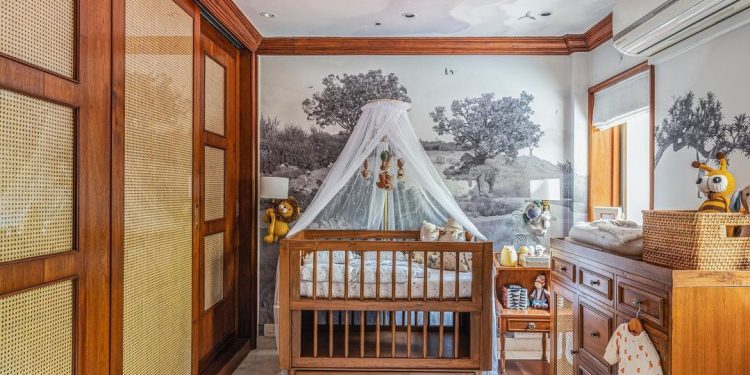 Sonam Son Vayu Nursery Room Decor: ਐਕਟਰ ਸੋਨਮ ਕਪੂਰ ਨੇ ਸੋਸ਼ਲ ਮੀਡੀਆ 'ਤੇ ਆਪਣੇ ਬੇਟੇ ਵਾਯੂ ਦੇ ਨਰਸਰੀ ਰੂਮ ਦੀ ਝਲਕ ਸ਼ੇਅਰ ਕੀਤੀ ਹੈ, ਜੋ ਕਿ ਬਹੁਤ ਹੀ ਖੂਬਸੂਰਤ ਹੈ।