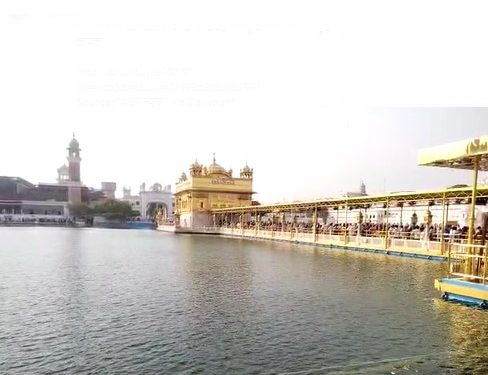 ਸੁਨਹਿਰੀ ਪਾਲਕੀ ਵਿਚ ਸੁਸ਼ੋਭਿਤ ਸ਼੍ਰੀ ਗੁਰੂ ਗ੍ਰੰਥ ਸਾਹਿਬ ਦੀ ਹਜ਼ੂਰੀ ਤੇ ਪੰਜ ਪਿਆਰਿਆਂ ਦੀ ਅਗਵਾਈ ਹੇਠ ਇਹ ਰਵਾਇਤੀ ਨਗਰ ਕੀਰਤਨ ਖਾਲਸਾਈ ਜਾਹੋ ਜਲਾਲ ਨਾਲ ਸ਼੍ਰੀ ਅਕਾਲ ਤਖਤ ਸਾਹਿਬ ਤੋਂ ਬਾਅਦ ਦੁਪਹਿਰ ਨੂੰ ਆਰੰਭ ਹੋਇਆ।