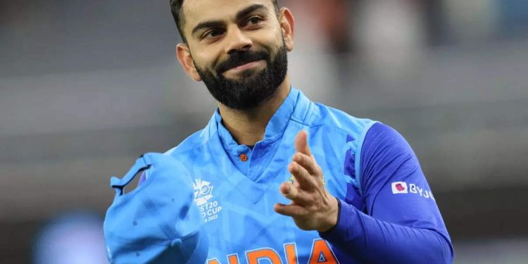 Virat Kohli dress price: ਟੀਮ ਇੰਡੀਆ ਦੇ ਡੈਸ਼ਿੰਗ ਬੱਲੇਬਾਜ਼ ਵਿਰਾਟ ਕੋਹਲੀ ਨਾ ਸਿਰਫ ਮੈਦਾਨ 'ਤੇ ਕਮਾਲ ਕਰਦੇ ਹਨ, ਉਹ ਬਾਹਰ ਵੀ ਕਿਸੇ ਤੋਂ ਘੱਟ ਨਹੀਂ । ਉਨ੍ਹਾਂ ਦਾ ਫੈਨ ਬੇਸ ਬਹੁਤ ਵੱਡਾ ਹੈ।