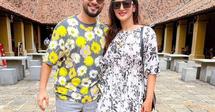 Gauahar Khan Flaunted Baby Bump: ‘ਬਿੱਗ ਬੌਸ’ ਫੇਮ ਐਕਟਰਸ ਗੌਹਰ ਖ਼ਾਨ ਤੇ ਜ਼ੈਦ ਦਰਬਾਰ ਨੇ 25 ਦਸੰਬਰ ਨੂੰ ਆਪਣੇ ਵਿਆਹ ਦੀ ਦੂਜੀ ਵਰ੍ਹੇਗੰਢ ਮਨਾਈ। ਇਸ ਦੌਰਾਨ ਇੱਕ-ਦੂਜੇ ਨੂੰ ਸ਼ੁਭਕਾਮਨਾਵਾਂ ਦਿੰਦੇ ਹੋਏ ਦੋਵਾਂ ਨੇ ਸੋਸ਼ਲ ਮੀਡੀਆ ‘ਤੇ ਕਈ ਵੀਡੀਓ ਅਤੇ ਤਸਵੀਰਾਂ ਸ਼ੇਅਰ ਕੀਤੀਆਂ ਹਨ।