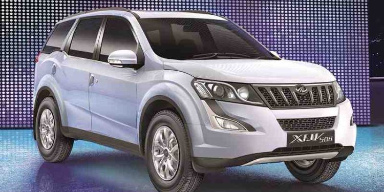 ਨਵੀਂ ਮਹਿੰਦਰਾ XUV500 (ਕੋਡਨੇਮ - S301) ਨੂੰ XUV300 ਦੇ ਉੱਪਰ ਅਤੇ XUV700 ਤੋਂ ਹੇਠਾਂ ਰੱਖਿਆ ਜਾਵੇਗਾ। ਇਹ XUV700 ਦੇ ਨਾਲ ਆਪਣਾ ਪਲੇਟਫਾਰਮ ਸਾਂਝਾ ਕਰੇਗਾ ਤੇ ਪ੍ਰਤਾਪ ਬੋਸ ਦੀ ਅਗਵਾਈ ਵਾਲੀ ਮਹਿੰਦਰਾ ਆਟੋਮੋਟਿਵ ਡਿਜ਼ਾਈਨ ਯੂਰਪ (M.A.D.E) ਟੀਮ ਵਲੋਂ ਡਿਜ਼ਾਈਨ ਕੀਤਾ ਗਿਆ ਹੈ।