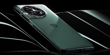 ਕੰਪਨੀ ਨੇ OnePlus 11 ਦੀਆਂ ਕੁਝ ਤਸਵੀਰਾਂ ਜਾਰੀ ਕੀਤੀਆਂ, ਜਿਸ 'ਚ ਫੋਨ ਦੇ ਪੂਰੇ ਰੀਅਰ ਪੈਨਲ ਦੇ ਡਿਜ਼ਾਈਨ ਨੂੰ ਦੇਖਿਆ ਜਾ ਸਕਦਾ ਹੈ। ਇੱਕ ਮਾਡਲ ਫੋਟੋ 'ਚ ਹਰੇ ਰੰਗ 'ਚ ਦਿਖਾਈ ਦੇ ਰਿਹਾ ਹੈ, ਜਦੋਂ ਕਿ ਦੂਜਾ ਸੈਂਡਸਟੋਨ ਫਿਨਿਸ਼ ਦੇ ਨਾਲ ਆਉਂਦਾ ਹੈ। OnePlus 11 ਦੀ ਫੋਟੋ ਸਮਾਰਟਫੋਨ ਦੇ ਕੈਮਰਾ ਮੋਡੀਊਲ ਡਿਜ਼ਾਈਨ ਨੂੰ ਦਰਸਾਉਂਦੀ ਹੈ। ਕੰਪਨੀ ਦਾ ਸਿਗਨੇਚਰ ਅਲਰਟ ਸਲਾਈਡਰ ਵਾਪਸ ਆ ਰਿਹਾ ਹੈ।