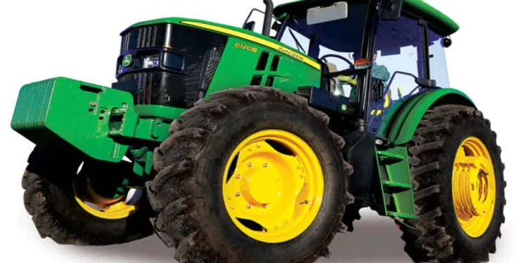 Most powerful tractors in India: ਭਾਰਤ 'ਚ ਸਭ ਤੋਂ ਸ਼ਕਤੀਸ਼ਾਲੀ ਟਰੈਕਟਰਾਂ ਬਾਰੇ ਗੱਲ ਕਰੀਏ, ਉਹ ਹੈ John Deere 6120 b। ਹਾਲਾਂਕਿ, ਇਸਦੀ ਕੀਮਤ ਬਹੁਤ ਹੈ, ਪਰ ਇੰਜਣ ਤੋਂ ਪੈਦਾ ਹੋਣ ਵਾਲੀ ਪਾਵਰ ਦੇ ਮਾਮਲੇ ਵਿੱਚ ਇਸਦਾ ਕੋਈ ਮੁਕਾਬਲਾ ਨਹੀਂ।