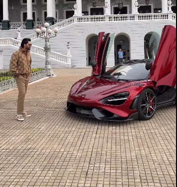 Cartoq.com ਦੇ ਅਨੁਸਾਰ, ਇਹ ਆਲੀਸ਼ਾਨ ਕਾਰ McLaren ਵਲੋਂ ਬਣਾਈ ਗਈ ਸਭ ਤੋਂ ਤੇਜ਼ ਕਾਰ ਹੈ। ਸੁਪਰਕਾਰ ਕੂਪ ਬਹੁਤ ਹੀ ਐਰੋਡਾਇਨਾਮਿਕ ਡਿਜ਼ਾਈਨ ਪੇਸ਼ ਕਰਦੀ ਹੈ।