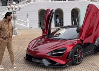 ਉਸਨੇ ਇੰਸਟਾਗ੍ਰਾਮ 'ਤੇ ਪੋਸਟ ਨੂੰ ਕੈਪਸ਼ਨ ਦਿੱਤਾ, "McLaren 765LT Spyder ਤੁਹਾਡਾ ਘਰ 'ਚ ਸੁਆਗਤ ਹੈ, ਇਸ ਸੁੰਦਰਤਾ ਦੀ ਡਿਲੀਵਰੀ ਲੈਣ ਲਈ ਕਿੰਨੀ ਸ਼ਾਨਦਾਰ ਜਗ੍ਹਾ ਹੈ!"