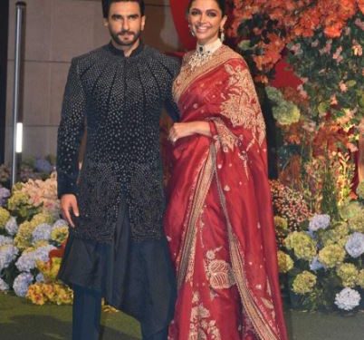 Deepika-Ranveer: ਬਾਲੀਵੁੱਡ ਦੀ ਸਭ ਤੋਂ ਪਿਆਰੀ ਸਟਾਰ ਜੋੜੀ ਦੀਪਿਕਾ ਪਾਦੂਕੋਣ ਤੇ ਰਣਵੀਰ ਸਿੰਘ ਨੇ ਅਨੰਤ ਅੰਬਾਨੀ ਅਤੇ ਰਾਧਿਕਾ ਮਰਚੈਂਟ ਦੀ ਮੰਗਣੀ ਦੇ ਰਿਸੈਪਸ਼ਨ 'ਚ ਹੱਥਾਂ ਵਿੱਚ ਹੱਥ ਪਾ ਕੇ ਐਂਟਰੀ ਕੀਤੀ।