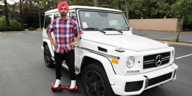 Diljit Dosanjh Car Collection- ਦਿਲਜੀਤ ਦੋਸਾਂਝ ਲਗਜ਼ਰੀ ਕਾਰਾਂ ਦੇ ਵੀ ਸ਼ੌਕੀਨ ਹਨ। ਉਨ੍ਹਾਂ ਨੂੰ ਇਕ ਤੋਂ ਇਕ ਮਹਿੰਗੀ ਕਾਰ ਮਿਲੇਗੀ। ਉਹ ਮਰਸਡੀਜ਼ ਬੈਂਜ਼ G63 ਦਾ ਮਾਲਕ ਹੈ ਤੇ ਇਸ SUV ਸੈਗਮੈਂਟ ਦੀ ਕਾਰ ਦੀ ਕੀਮਤ ਲਗਭਗ 2.45 ਕਰੋੜ ਰੁਪਏ ਦੱਸੀ ਜਾਂਦੀ ਹੈ।