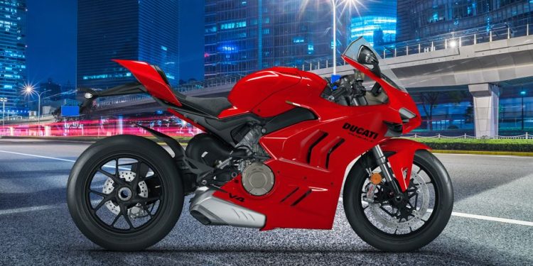 Ducati bikes launch in India 2023: ਇਟਲੀ ਦੀ ਸੁਪਰਬਾਈਕ ਕੰਪਨੀ Ducati ਭਾਰਤ 'ਚ ਇਸ ਸਾਲ ਯਾਨੀ 2023 'ਚ ਇੱਕ ਵੱਡਾ ਧਮਾਕਾ ਕਰਨ ਜਾ ਰਹੀ ਹੈ। ਕੰਪਨੀ ਭਾਰਤ ਵਿੱਚ ਨੌਂ ਮਾਡਲ ਜਾਂ ਉਤਪਾਦ ਭਾਰਤ 'ਚ ਲਾਂਚ ਕਰੇਗੀ, ਜਿਨ੍ਹਾਂ ਦੀ ਕੀਮਤ 10.39 ਲੱਖ ਰੁਪਏ ਤੋਂ 72 ਲੱਖ ਰੁਪਏ ਦੇ ਵਿਚਕਾਰ ਹੋਣ ਦਾ ਅਨੁਮਾਨ ਹੈ।