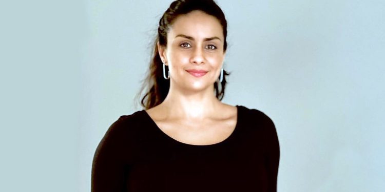 ਬਾਲੀਵੁੱਡ ਐਕਟਰਸ Gul Panag ਨੇ ਆਪਣੇ ਹੀ ਵਿਆਹ 'ਚ ਬੁਲੇਟ ਬਾਈਕ 'ਤੇ ਐਂਟਰੀ ਕਰਕੇ ਸਭ ਨੂੰ ਹੈਰਾਨ ਕਰ ਦਿੱਤਾ ਸੀ। ਸਾਲ 2003 'ਚ ਫਿਲਮ 'ਧੂਪ' ਨਾਲ ਆਪਣੇ ਫਿਲਮੀ ਕਰੀਅਰ ਦੀ ਸ਼ੁਰੂਆਤ ਕਰਨ ਵਾਲੀ ਗੁਲ ਪਨਾਗ 1999 'ਚ ਮਿਸ ਇੰਡੀਆ ਰਹਿ ਚੁੱਕੀ ਹੈ।