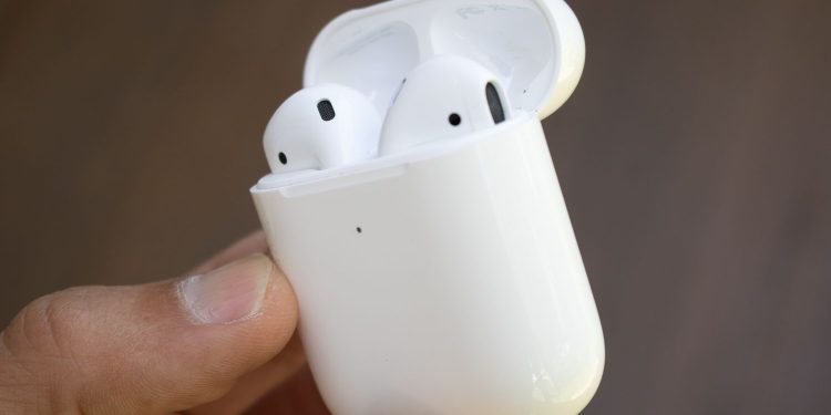 ਇਸਦਾ ਮਤਲਬ ਹੈ ਕਿ ਤੁਸੀਂ Apple AirPods ਨੂੰ 1,499 ਰੁਪਏ 'ਚ ਪ੍ਰਾਪਤ ਕਰ ਸਕਦੇ ਹੋ। ਇਸ ਤੋਂ ਇਲਾਵਾ ਫਲਿੱਪਕਾਰਟ ਐਕਸਿਸ ਬੈਂਕ ਕਾਰਡਾਂ 'ਤੇ 5% ਕੈਸ਼ਬੈਕ ਵੀ ਦੇ ਰਿਹਾ ਹੈ।