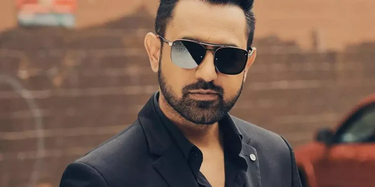 Gippy Grewal ਨੇ ਕਦੇ ਵੀ ਸੁਰਖੀਆਂ ‘ਚ ਆਪਣਾ ਨਾਂ ਬਣਾਉਣ ਦਾ ਕੋਈ ਮੌਕਾ ਨਹੀਂ ਛੱਡਿਆ। ਫਿਲਮ ਦਾ ਨਿਰਮਾਣ ਹੋਵੇ ਜਾਂ ਉਸ ਵਿੱਚ ਕੰਮ ਕਰਨਾ, ਬਹੁ-ਪ੍ਰਤਿਭਾਸ਼ਾਲੀ ਕਲਾਕਾਰ ਸਭ ਦੀਆਂ ਅੱਖਾਂ ਨੂੰ ਆਪਣੇ ਵੱਲ ਖਿੱਚਣਾ ਜਾਣਦਾ ਹੈ।