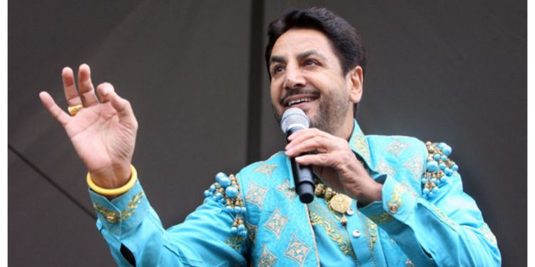 Gurdas Maan Birthday; ਗੁਰਦਾਸ ਮਾਨ ਦਾ ਜਨਮ 4 ਜਨਵਰੀ 1957 ਨੂੰ ਗਿੱਦੜਬਾਹਾ ਵਿਖੇ ਹੋਇਆ। ਉਨ੍ਹਾਂ ਨੇ ਆਪਣੇ ਕਰੀਅਰ ‘ਚ ਕੁੱਲ 34 ਐਲਬਮਾਂ ਵਿਚ ਸੈਂਕੜੇ ਗੀਤ ਗਾਏ। ਉਨ੍ਹਾਂ ਦਾ ਲਗਭਗ ਹਰ ਗੀਤ ਸੁਪਰਹਿੱਟ ਰਿਹਾ।