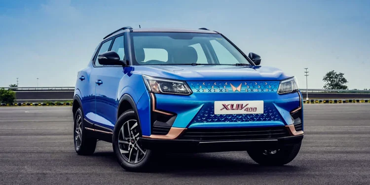 ਅਧਿਕਾਰਤ ਤੌਰ 'ਤੇ, XUV400 8.3 ਸਕਿੰਟਾਂ ਵਿੱਚ 0-100 kmph ਦੀ ਰਫਤਾਰ ਹਾਸਲ ਕਰ ਸਕਦੀ ਹੈ। ਇਹ ਲਗਜ਼ਰੀ ਖੰਡ ਨੂੰ ਛੱਡ ਕੇ ਭਾਰਤ ਵਿੱਚ ਨਿਰਮਿਤ ਹੋਣ ਵਾਲਾ ਸਭ ਤੋਂ ਤੇਜ਼ ਯਾਤਰੀ ਵਾਹਨ ਬਣ ਜਾਵੇਗਾ। XUV400 ਦੀ ਟਾਪ ਸਪੀਡ 150 kmph ਹੈ।