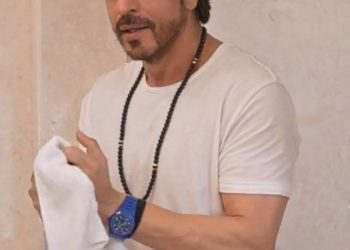 100223034553-63e5bdf14d5fdshah-rukh-khan-wristwatch