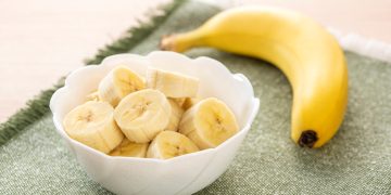 Cut bananas in the plate
