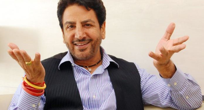 Gurdas Maan Net Worth: ਗੁਰਦਾਸ ਮਾਨ ਆਪਣੀ ਅਦਾਕਾਰੀ ਤੇ ਬਹੁਪੱਖੀ ਹੁਨਰ ਲਈ ਜਾਣਿਆ ਜਾਂਦਾ ਹੈ। ਉਹ ਇੱਕ ਬਹੁਤ ਹੀ ਦੋਸਤਾਨਾ ਅਤੇ ਊਰਜਾਵਾਨ ਅਭਿਨੇਤਾ ਹੈ ਜੋ ਕਿਸੇ ਵੀ ਭੂਮਿਕਾ ਨੂੰ ਆਪਣਾ ਬਣਾਉਣ ਦੀ ਸਮਰੱਥਾ ਰੱਖਦਾ ਹੈ। ਗੁਰਦਾਸ ਮਾਨ ਕੋਲ ਆਮਦਨ ਦੇ ਬਹੁਤ ਸਾਰੇ ਸਰੋਤ ਹਨ ਜਿਵੇਂ ਕਿ ਫਿਲਮਾਂ, ਗੀਤ, ਲਾਈਵ ਕੰਸਰਟ, ਇਸ਼ਤਿਹਾਰ ਅਤੇ ਵਪਾਰਕ ਨਿਵੇਸ਼। ਰਿਪੋਰਟਾਂ ਮੁਤਾਬਕ 2022 ਵਿੱਚ ਗੁਰਦਾਸ ਮਾਨ ਦੀ ਕੁੱਲ ਜਾਇਦਾਦ 400 ਕਰੋੜ ਰੁਪਏ ਦੇ ਕਰੀਬ ਹੈ।