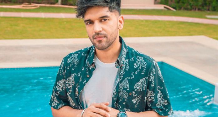 Guru Randhawa Net Worth: ਗੁਰੂ ਰੰਧਾਵਾ ਪੰਜਾਬ ਦੇ ਵਧੀਆ ਸਿੰਗਰਸ ਚੋਂ ਇੱਕ ਹੈ। ਉਸ ਦੇ ਗਾਣਿਆਂ ਨੇ ਕਈ ਸੰਗੀਤਕਾਰਾਂ ਨੂੰ ਮਾਤ ਦੇ ਕੇ ਵੱਡੇ ਰਿਕਾਰਡ ਬਣਾਏ ਹਨ। ਰਿਪੋਰਟਾਂ ਮੁਤਾਬਕ ਗੁਰੂ ਰੰਧਾਵਾ ਕਰੀਬ 41 ਕਰੋੜ ਰੁਪਏ ਦੀ ਜਾਇਦਾਦ ਦੇ ਮਾਲਕ ਹਨ।