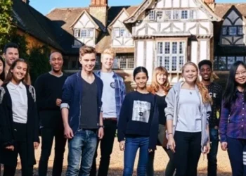 Hurtwood_House_School__Surrey__0-x504