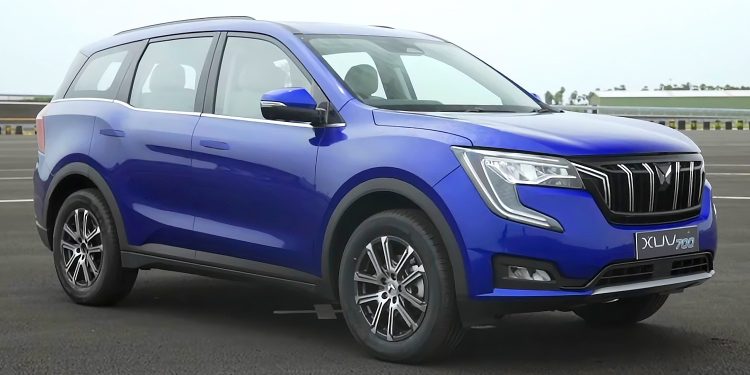 ਮਹਿੰਦਰਾ XUV700:- ਮਹਿੰਦਰਾ XUV700 ਦੀ ਫਰਵਰੀ 2022 ਵਿੱਚ 4,138 ਯੂਨਿਟਾਂ ਦੀ ਵਿਕਰੀ ਹੋਈ ਸੀ, ਜੋ ਫਰਵਰੀ 2023 ਵਿੱਚ 9 ਫੀਸਦੀ ਵਧ ਕੇ 4,505 ਯੂਨਿਟ ਹੋ ਗਈ ਹੈ। ਮਹਿੰਦਰਾ XUV700 200bhp, 2.0L ਟਰਬੋ ਪੈਟਰੋਲ ਅਤੇ 155bhp/185bhp, 2.2L ਟਰਬੋ ਡੀਜ਼ਲ ਇੰਜਣ ਵਿਕਲਪਾਂ ਨਾਲ ਉਪਲਬਧ ਹੈ।