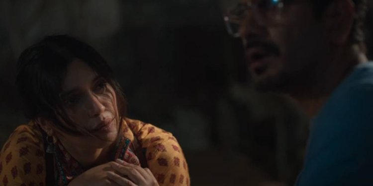 Nawazuddin Siddiqui and Bhumi Pednekar's Afwaah Trailer: ਫੈਨਸ ਬਾਲੀਵੁੱਡ ਐਕਟਰ ਨਵਾਜ਼ੂਦੀਨ ਸਿੱਦੀਕੀ ਤੇ ਐਕਟਰਸ ਭੂਮੀ ਪੇਡਨੇਕਰ ਦੀ ਆਉਣ ਵਾਲੀ ਫਿਲਮ ਨੂੰ ਲੈ ਕੇ ਬਹੁਤ ਉਤਸ਼ਾਹਿਤ ਹਨ। ਇਸ ਦੌਰਾਨ ਹੁਣ ਇਸ ਫਿਲਮ ਦਾ ਟ੍ਰੇਲਰ ਰਿਲੀਜ਼ ਹੋ ਗਿਆ ਹੈ, ਜਿਸ ਨੂੰ ਲੋਕਾਂ ਵੱਲੋਂ ਕਾਫੀ ਪਸੰਦ ਕੀਤਾ ਜਾ ਰਿਹਾ ਹੈ।