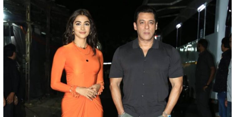 Pooja Hegde on Dating Rumors With Salman Khan: ਸਾਊਥ ਤੇ ਬਾਲੀਵੁੱਡ ਵਿੱਚ ਆਪਣੇ ਜੌਹਰ ਦਿਖਾ ਰਹੀ ਐਕਟਰਸ ਪੂਜਾ ਹੇਗੜੇ ਹੁਣ ਫਿਲਮ ‘ਕਿਸੀ ਕਾ ਭਾਈ ਕਿਸੀ ਕੀ ਜਾਨ’ ਵਿੱਚ ਨਜ਼ਰ ਆਵੇਗੀ।