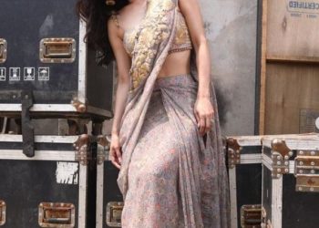 mouni roy1