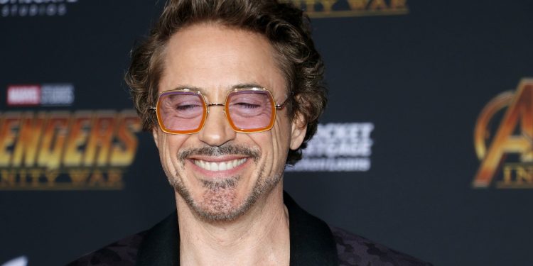 Robert Downey Jr Gum chewed bid: ਆਇਰਨ ਫੇਮ ਐਕਟਰ ਰੌਬਰਟ ਡਾਉਨੀ ਜੂਨੀਅਰ ਦਾ ਚਬਾਇਆ ਹੋਇਆ ਚਿਊਇੰਗ ਗਮ ਇੱਕ ਆਨਲਾਈਨ ਵੈੱਬਸਾਈਟ 'ਤੇ ਨਿਲਾਮ ਕੀਤਾ ਜਾ ਰਿਹਾ ਹੈ। ਇਹ ਚਿਊਇੰਗ ਗਮ 45 ਲੱਖ ਵਿੱਚ ਵਿਕ ਰਿਹਾ ਹੈ।