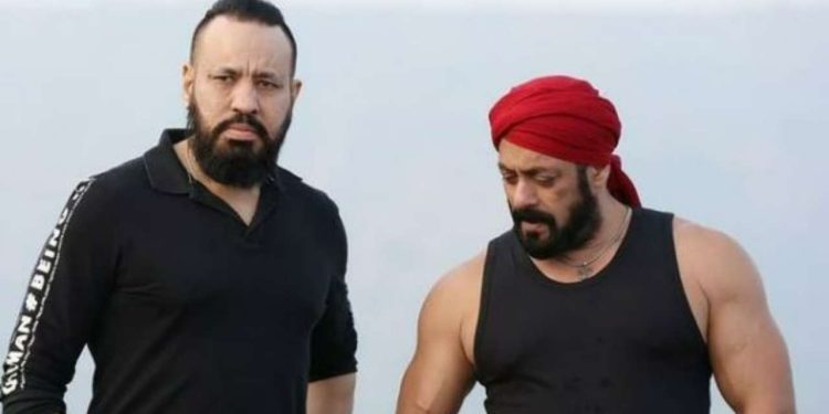 Salman Khan's Bodyguard Shera Salary: ਸਲਮਾਨ ਖ਼ਾਨ ਦਾ ਬਾਡੀਗਾਰਡ ਸ਼ੇਰਾ ਵੀ ਆਪਣੇ ਫੈਨਸ 'ਚ ਕਾਫੀ ਮਸ਼ਹੂਰ ਹੈ। ਸ਼ੇਰਾ ਤੋਂ ਬਗੈਰ ਸਲਮਾਨ ਘਰ ਤੋਂ ਬਾਹਰ ਵੀ ਨਹੀਂ ਨਿਕਲਦੇ।