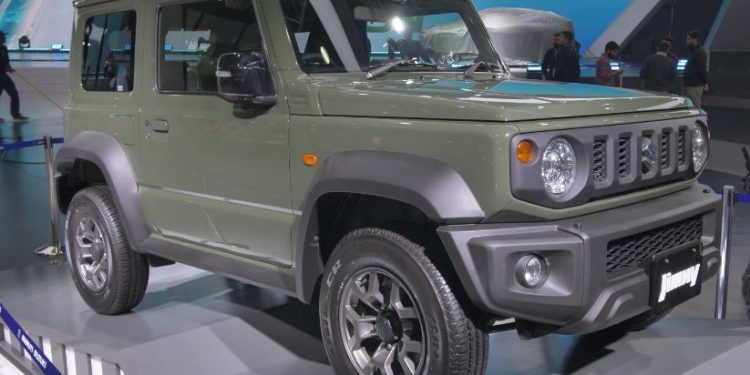 Maruti Suzuki Jimny ARAI Mileage Revealed: ਮਾਰੂਤੀ ਸੁਜ਼ੂਕੀ ਭਾਰਤੀ ਬਾਜ਼ਾਰ ਵਿੱਚ ਆਪਣੀ ਸਭ ਤੋਂ ਉਡੀਕੀ ਜਾ ਰਹੀ ਕਾਰ ਜਿਮਨੀ ਨੂੰ ਲਾਂਚ ਕਰਨ ਦੀ ਤਿਆਰੀ ਕਰ ਰਹੀ ਹੈ। ਕੰਪਨੀ ਉੱਤਰਾਖੰਡ ਦੀ ਰਾਜਧਾਨੀ ਦੇਹਰਾਦੂਨ 'ਚ ਨਵੀਂ SUV ਚਲਾ ਰਹੀ ਹੈ। ਇਸ ਸਾਲ 26 ਮਈ ਨੂੰ ਮਾਰੂਤੀ ਜਿਮਨੀ SUV ਦੇ ਪਹਿਲੇ ਡਰਾਈਵ ਦਾ ਇੰਪ੍ਰੈਸ਼ਨ ਲਾਈਵ ਹੋਵੇਗਾ।