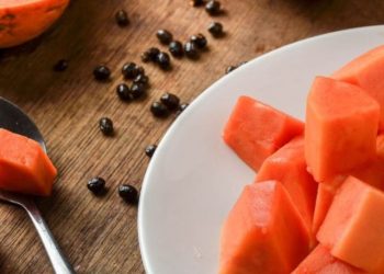 eating-papaya