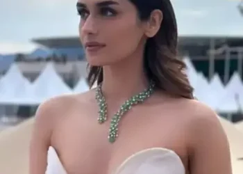 manushi-chhillar-walked-the-red-carpet-for-health-and-beauty-products-company-walker-company-