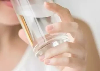 youve-been-drinking-water-wrong-all-this-while-know-the-right-way