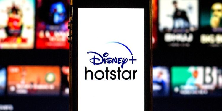 Disney + Hotstar ਸਬਸਕ੍ਰਿਪਸ਼ਨ ਪਲਾਨ ਤੇ ਕੀਮਤ: - Disney + Hotstar ਨੇ ਇਸ ਸਾਲ ਦੇ ਸ਼ੁਰੂ ਵਿੱਚ ਆਪਣੇ ਸਬਸਕ੍ਰਿਪਸ਼ਨ ਪਲਾਨ ਦੀਆਂ ਕੀਮਤਾਂ ਬਦਲ ਦਿੱਤੀਆਂ ਹਨ। ਇਸ 'ਚ ਯੂਜ਼ਰਸ ਨੂੰ ਤਿੰਨ ਆਪਸ਼ਨ ਦਿੱਤੇ ਗਏ ਹਨ। ਮੋਬਾਈਲ ਦੇ ਨਾਲ ਇਸਦੀ ਮੂਲ ਯੋਜਨਾ ਦੀ ਕੀਮਤ 499 ਰੁਪਏ ਪ੍ਰਤੀ ਸਾਲ ਹੈ ਅਤੇ ਇਹ 720p ਰੈਜ਼ੋਲਿਊਸ਼ਨ 'ਤੇ ਉਪਲਬਧ ਹੈ।