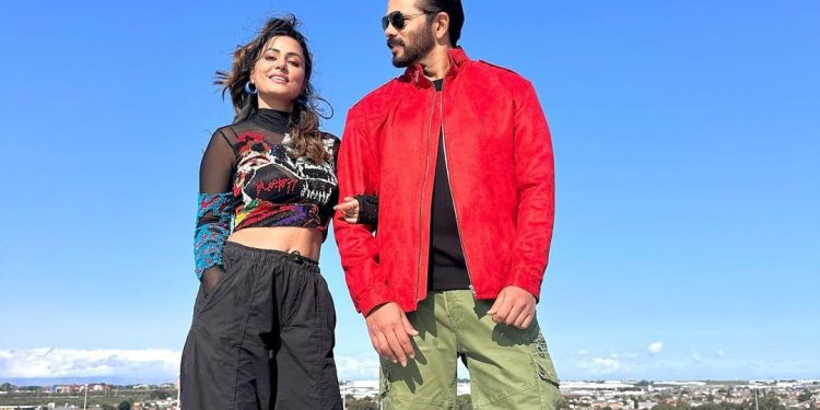 Hina Khan in Khatron Ke Khiladi 13: ਟੀਵੀ ਐਕਟਰਸ ਹਿਨਾ ਖ਼ਾਨ 'ਖਤਰੋਂ ਕੇ ਖਿਲਾੜੀ 13' ਲਈ ਦੱਖਣੀ ਅਫਰੀਕਾ ਕੇਪਟਾਊਨ ਪਹੁੰਚ ਗਈ ਹੈ। ਰੋਹਿਤ ਸ਼ੈੱਟੀ ਵਲੋਂ ਹੋਸਟ ਕੀਤੇ ਜਾਂਦੇ ਇਹ ਰਿਐਲਿਟੀ ਸ਼ੋਅ ਦਾ ਜੁਲਾਈ 2023 ਵਿੱਚ ਪ੍ਰੀਮੀਅਰ ਹੋਣ ਦੀ ਉਮੀਦ ਹੈ।