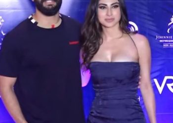 Mouni-Roy-With-Husband-Suraj-Nambiar-5-750x713