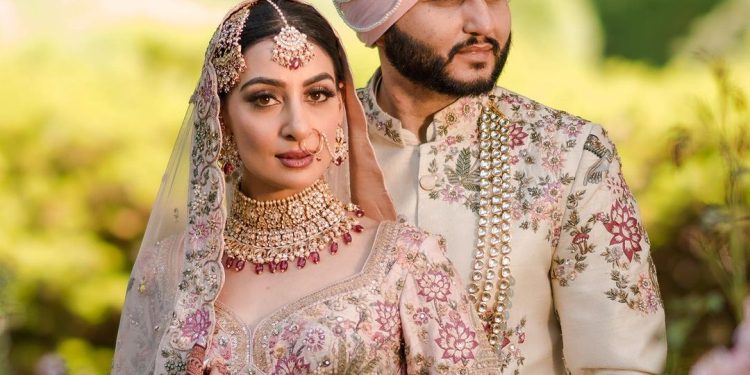 Aman Gill has tied knot with Amrit Berar: ਮੰਗਣੀ ਤੋਂ ਕਰੀਬ ਇੱਕ ਸਾਲ ਬਾਅਦ ਫੇਮਸ ਪ੍ਰੋਡਿਊਸਰ ਅਮਨ ਗਿੱਲ ਆਪਣੀ ਮੰਗੇਤਰ ਅੰਮ੍ਰਿਤ ਬਰਾਰ ਨਾਲ ਵਿਆਹ ਦੇ ਬੰਧਨ ਵਿੱਚ ਬੱਝ ਗਏ ਹਨ।