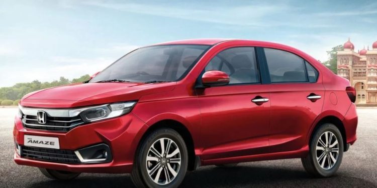 Honda Amaze: ਕੰਪਨੀ ਜੁਲਾਈ 2023 ਵਿੱਚ Honda ਦੀ ਕੰਪੈਕਟ ਸੇਡਾਨ Amaze 'ਤੇ ਵੱਧ ਤੋਂ ਵੱਧ 21000 ਰੁਪਏ ਦੀ ਛੋਟ ਦੇ ਰਹੀ ਹੈ। ਕੰਪਨੀ ਨੂੰ ਇਸ ਕਾਰ ਦੇ 2023 'ਚ ਬਣੇ ਯੂਨਿਟਾਂ 'ਤੇ ਹੀ ਡਿਸਕਾਊਂਟ ਮਿਲ ਰਿਹਾ ਹੈ। 10,000 ਨਕਦ ਛੋਟ ਦੇ ਰੂਪ ਵਿੱਚ ਜਾਂ FOC ਸਹਾਇਕ ਉਪਕਰਣਾਂ 'ਤੇ 12,296 ਰੁਪਏ ਦੀ ਛੋਟ ਮਿਲ ਰਹੀ ਹੈ।