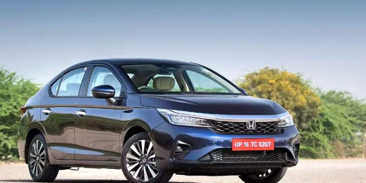 Honda City ਖਰੀਦਣ 'ਤੇ ਕਾਰ ਐਕਸਚੇਂਜ 'ਤੇ 10,000 ਰੁਪਏ ਦੇ ਬੋਨਸ ਦੇ ਨਾਲ, ਜੇਕਰ ਤੁਸੀਂ ਹੌਂਡਾ ਕਾਰ ਨੂੰ ਐਕਸਚੇਂਜ ਕਰਦੇ ਹੋ, ਤਾਂ ਤੁਹਾਨੂੰ 20,000 ਰੁਪਏ ਦਾ ਬੋਨਸ, 5,000 ਰੁਪਏ ਗਾਹਕ ਵਫਾਦਾਰੀ ਬੋਨਸ, 8,000 ਰੁਪਏ ਕਾਰਪੋਰੇਟ ਛੋਟ ਦੇ ਰੂਪ ਵਿੱਚ ਮਿਲ ਰਹੇ ਹਨ।