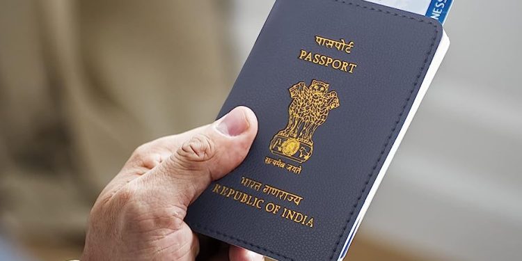 Indian Passport Ranking: ਜਦੋਂ ਕਿਸੇ ਵੀ ਭਾਰਤੀ ਨੂੰ ਕਿਸੇ ਹੋਰ ਦੇਸ਼ ਦੀ ਯਾਤਰਾ ਕਰਨੀ ਪੈਂਦੀ ਹੈ ਤਾਂ ਉਸ ਦਾ ਪਾਸਪੋਰਟ ਸਭ ਤੋਂ ਮਹੱਤਵਪੂਰਨ ਦਸਤਾਵੇਜ਼ ਬਣ ਜਾਂਦਾ ਹੈ।