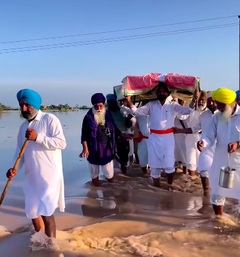 ਗੁਰਦੁਆਰਾ ਸਾਹਿਬ 'ਚ ਪਾਣੀ ਵੜਨ 'ਤੇ ਲਾਲਜੀਤ ਭੁੱਲਰ ਨੇ ਨਿਭਾਈ ਸੇਵਾ